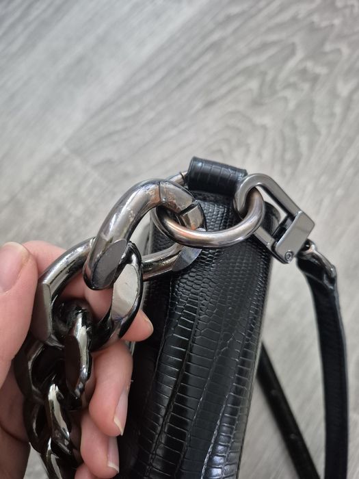 Оригинална чанта GUESS Tullia Mini Crossbody (черна)