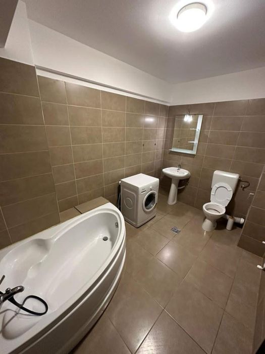 Ofer spre inchirere Apartament 3 Camere zona Piata Mare