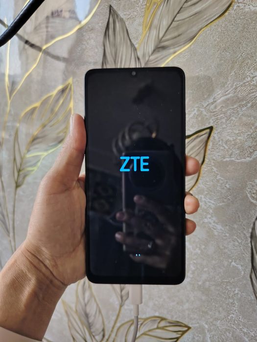 Продается телефон