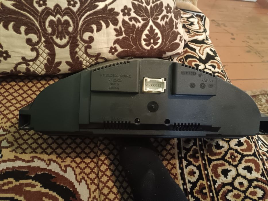 Продам щиток приборов Мерседес C 200