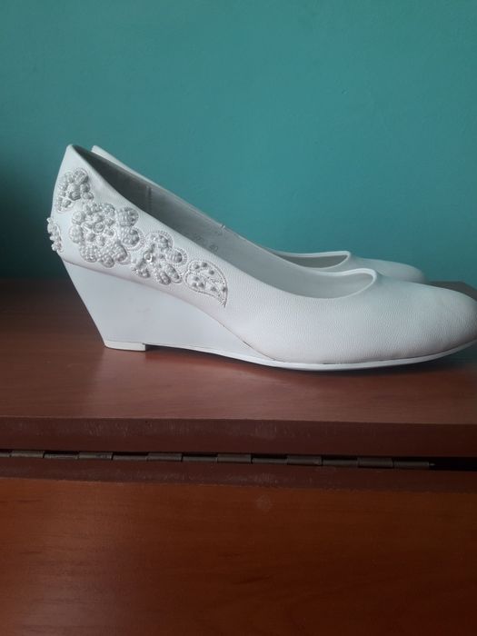 Туфли женские белые