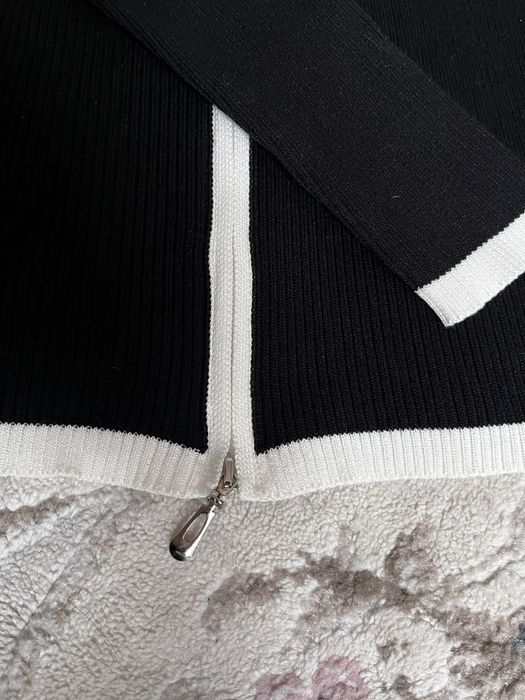 Кофта черная с замком