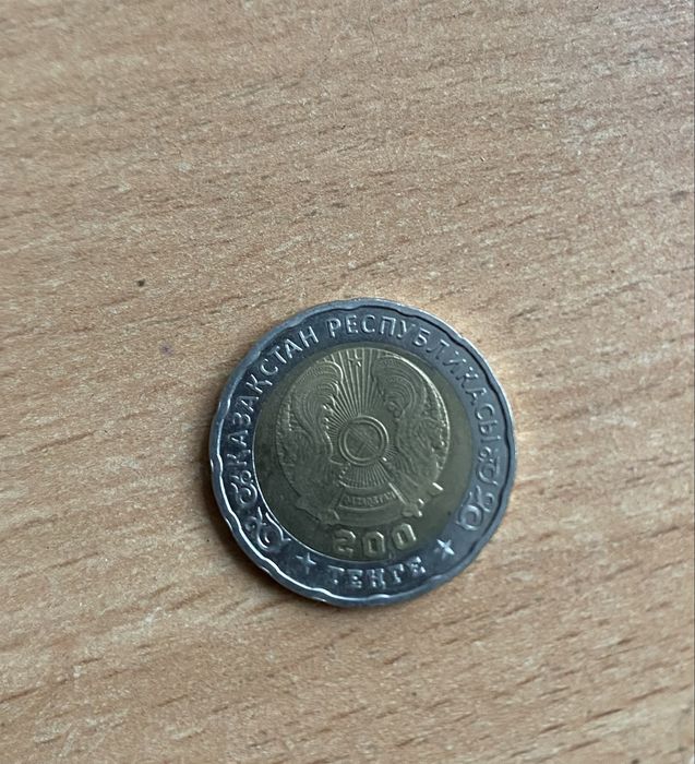 Продам монету юбилейную 200тг