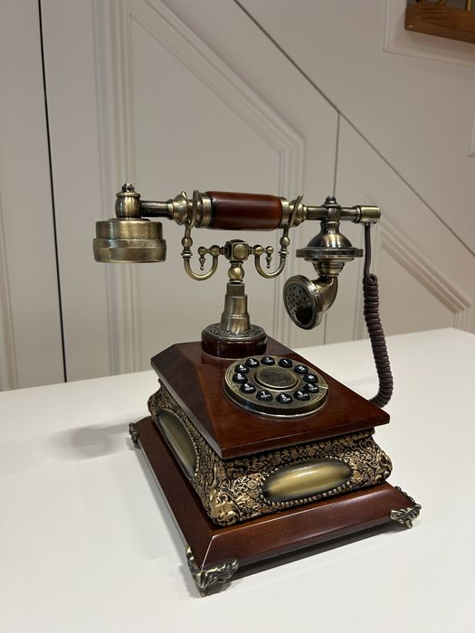 Старинный телефон