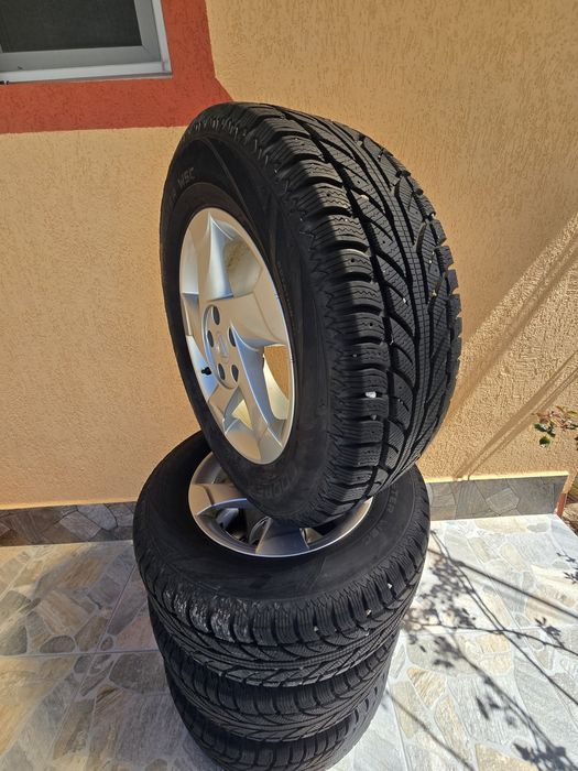 Vand jante originale+anvelope ca noi dacia duster