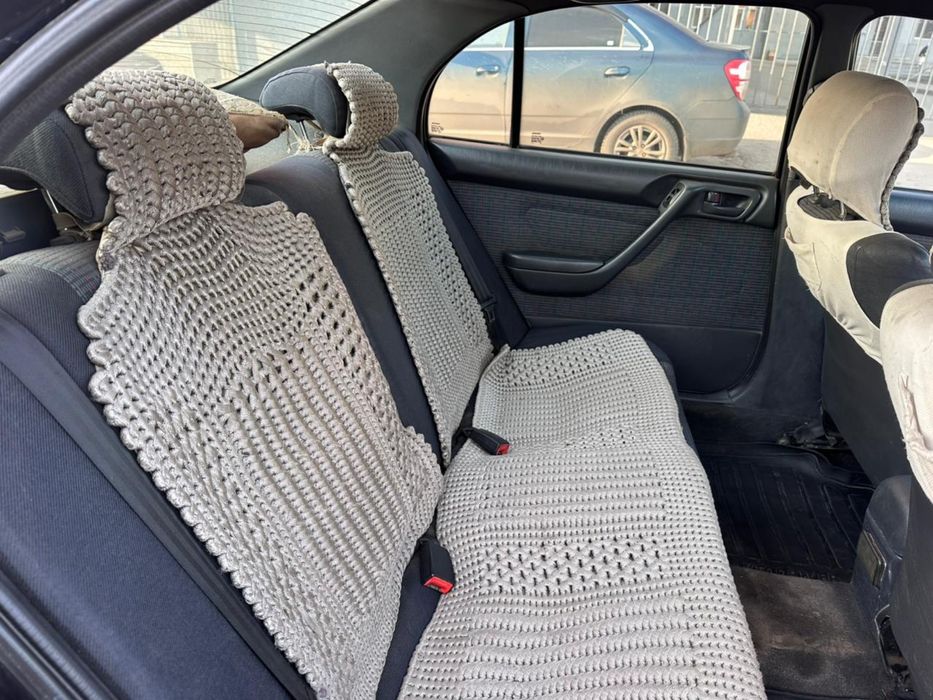 Машина Toyota Carina