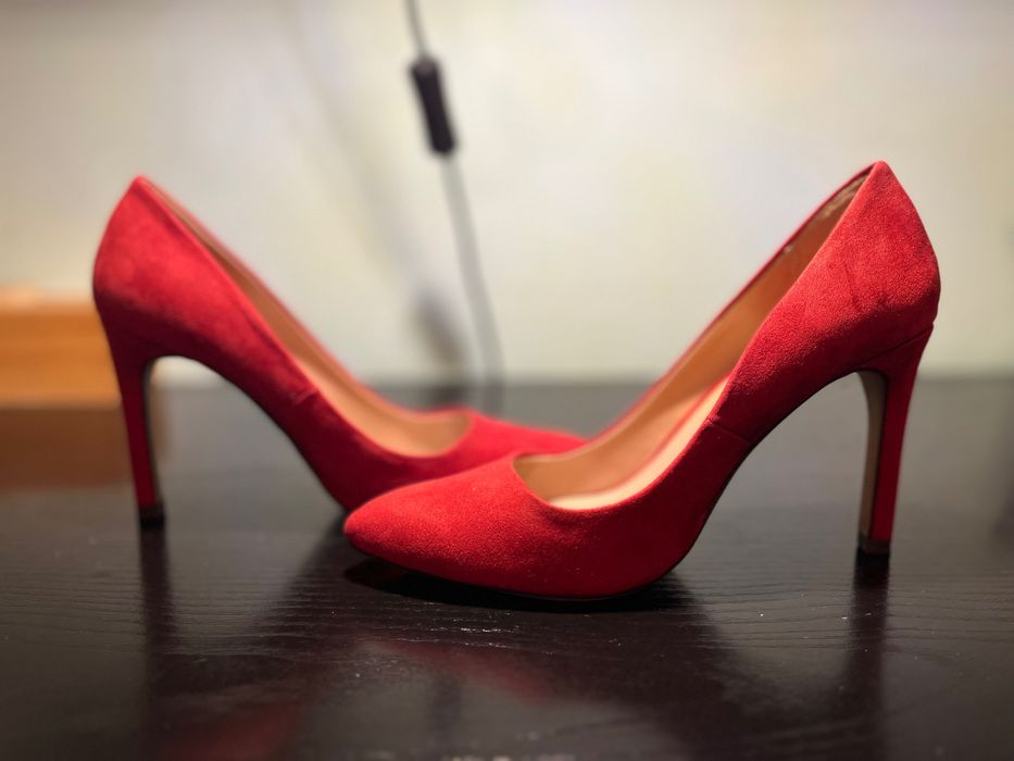 Pantofi stiletto Stradivarius roșii cu toc de 7 cm, mărimea 36