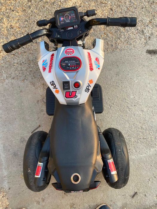 Motocicleta electrica cu 3 roti pentru copii