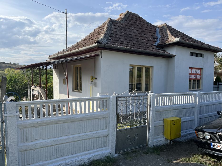 Vând imobil compus din casă si teren intravilan
