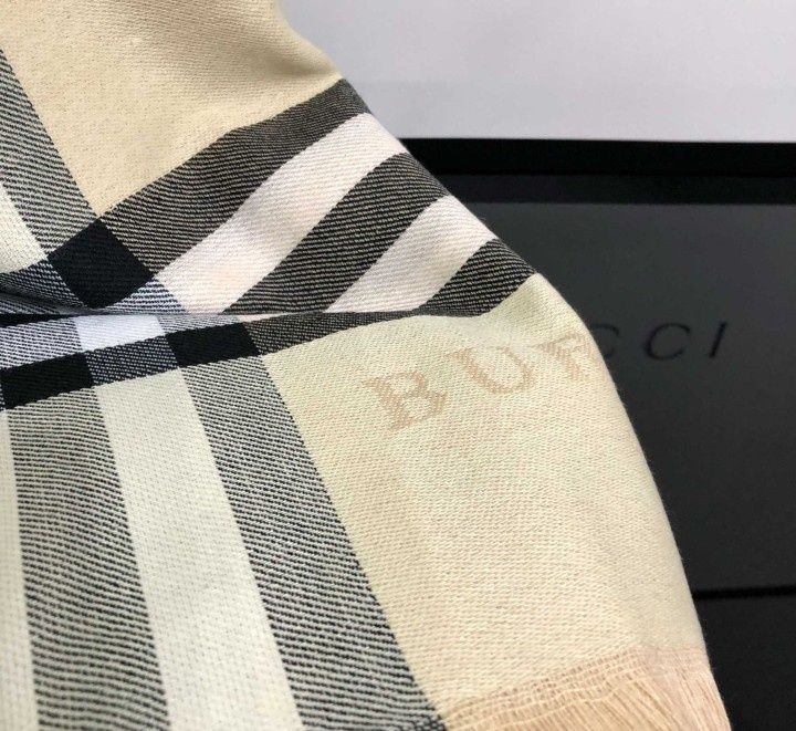 Esaefa/sal unisex  Burbbery,logo brodat, super calitate