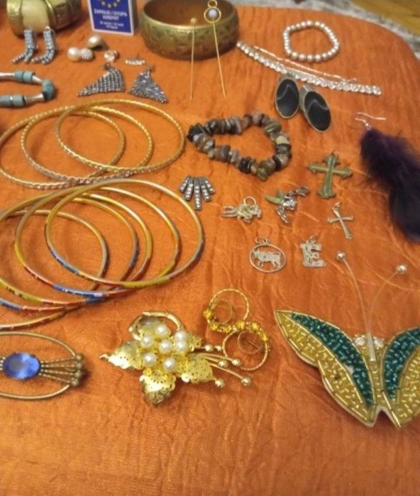 Различни видове и модели бижута