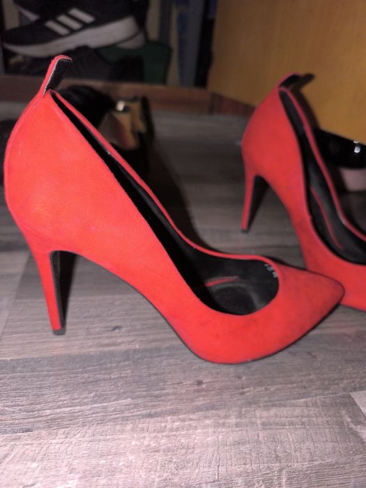 Обувки на висок ток