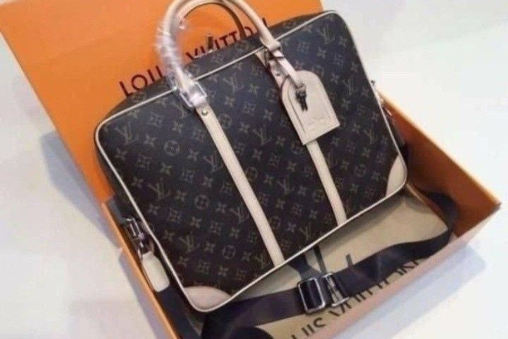 Geanta unisex( damă si barbat ),potrivita laptop, curea reglabila, saculet, etichetă