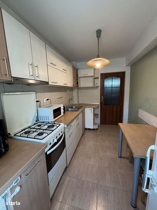 apartament 3 camere 52m , Zona Florilor , 79500