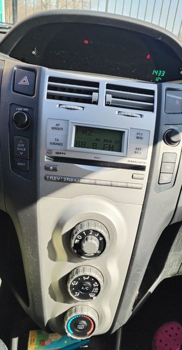 Vând Toyota Yaris 2008