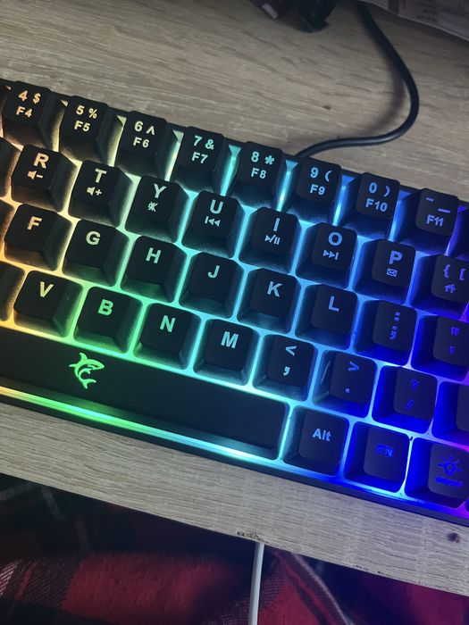 Vand tastatura sharp