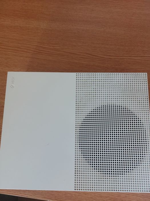 Vând Xbox One S de 1T