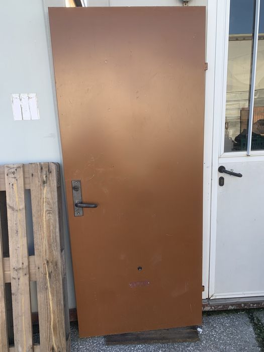 Метална вховна врата без каса