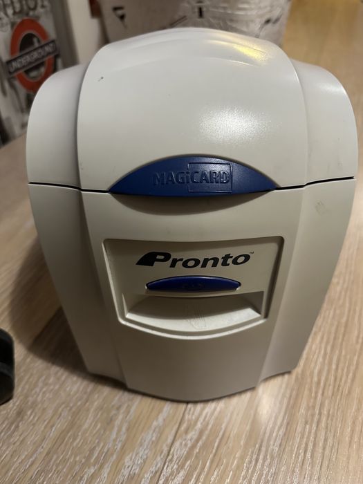 Imprimanta legitimatii/carduri/ecusoane/cartele Magicard Pronto