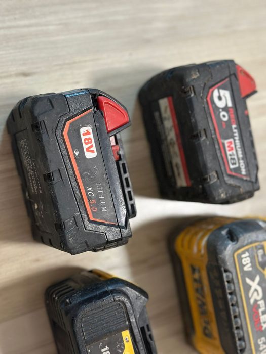 Baterii defecte Dewalt 5ah 4ah