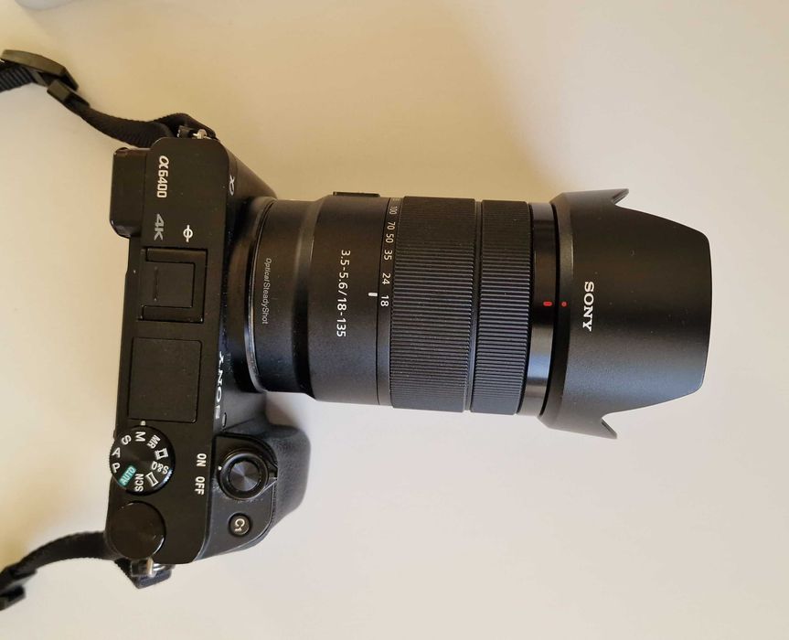 Sony Alpha A6400 24.2 MP cu Obiectiv 18-135mm + 35mm fix F1.8