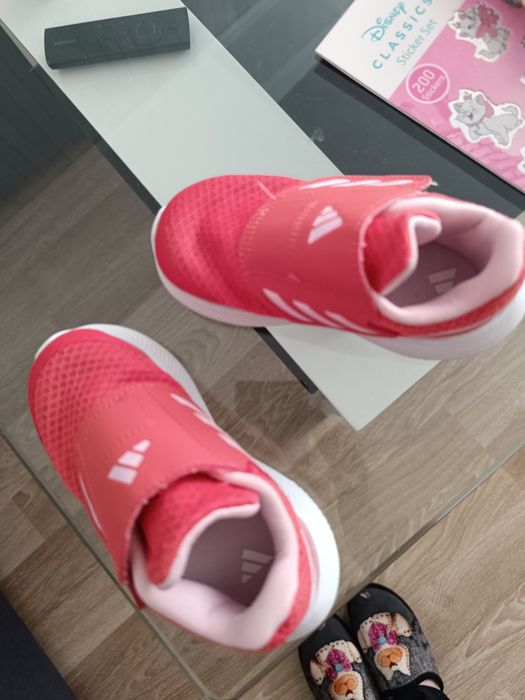 Маратонки Adidas  ном 24