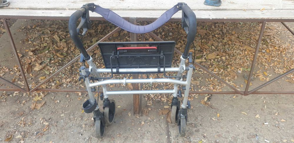 Rolator de mers cu 4 roti, frana, scaun pliabil