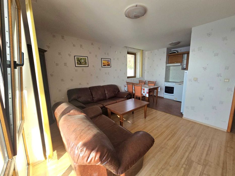 Просторен тристаен апартамент с фронтална гледка море, Първа линия