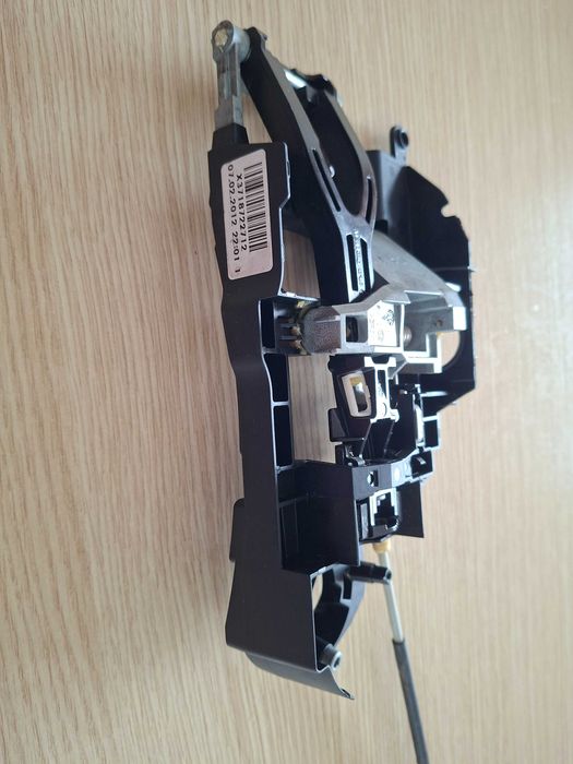 Скоба за дръжка на врата BMW 5 2012 F10, задна лява.