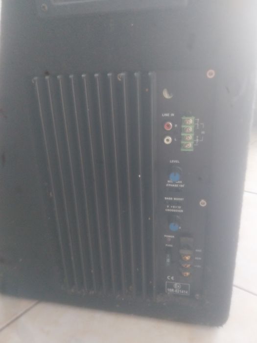 Vand subwoofer activ stare buna de functionare!foarte puternic