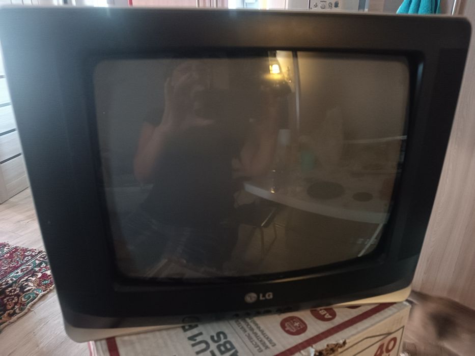 Телевизор продаю