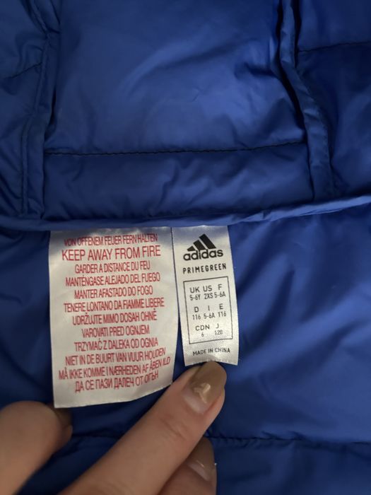 Куртка adidas оригинал 4-5 лет