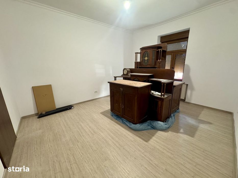 Vand apartament 2 camere, renovat, central-Turnul de Apa