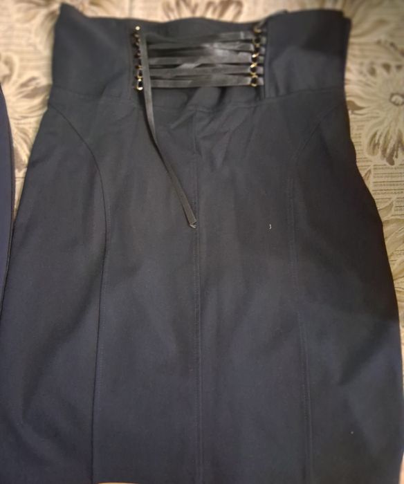 Продавам пола с корсет