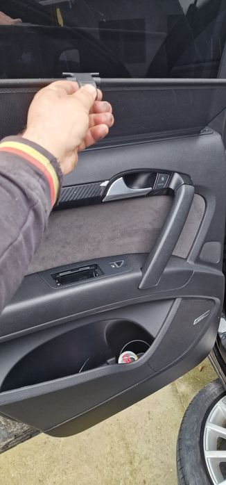 Fete usi audi Q7 cu perdelute  Lumini ambientale și Bose