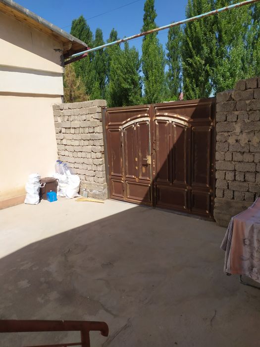 Uchqaxramon postidan 12 km kirganda 6sotix  4 xonali uchaska sotiladi