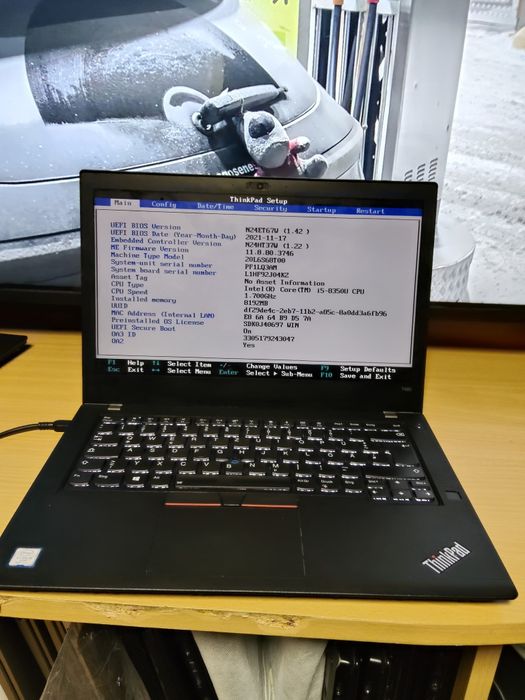 Lenovo T480 i5-8350u fără RAM,ssd ,baterii și chargere