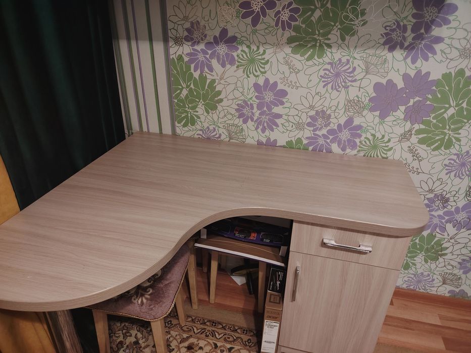 Продам компрютерный стол