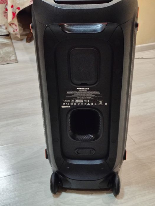 Продавам JBL partybox 310