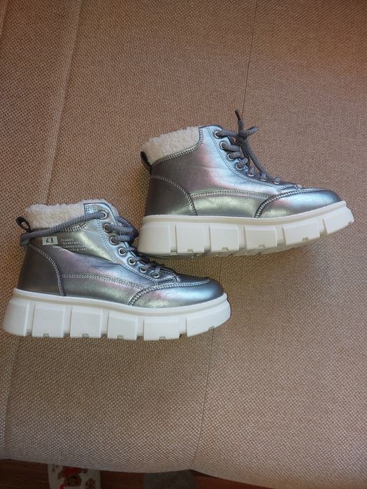 Продам женские вещи.