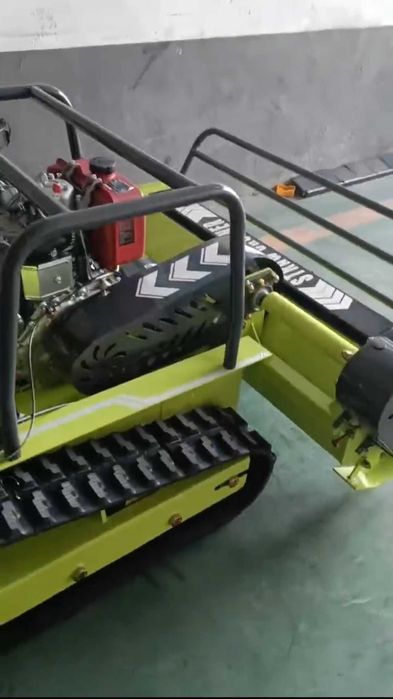 robot / masina de tuns iarba cu telecomanda Yarmax / noua/