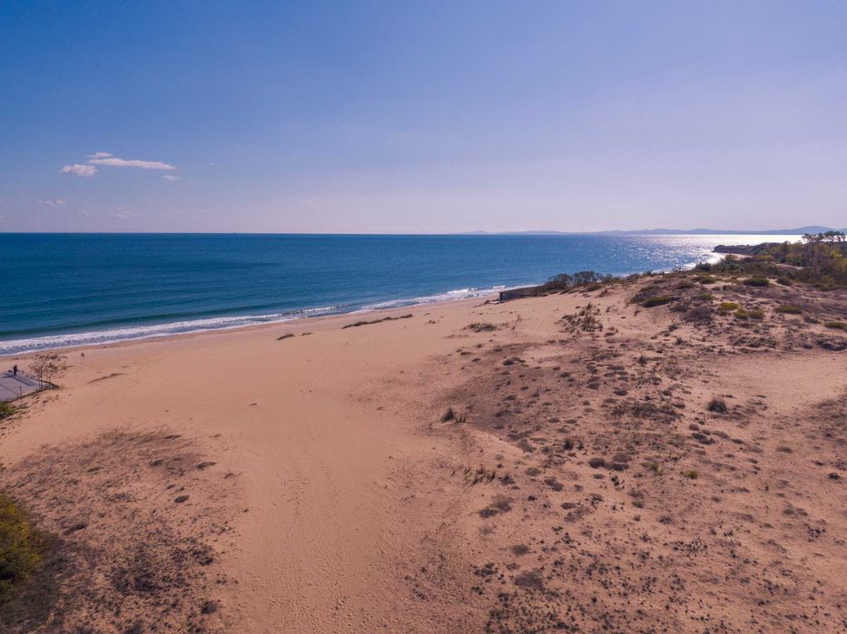 Студио с тераса първа линия с басейн,Кристал Б 04.1