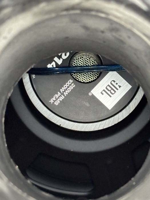 Vând tub de bass JBL 1000 W