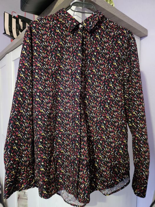 Дамска риза- нова, само със свален етикет.