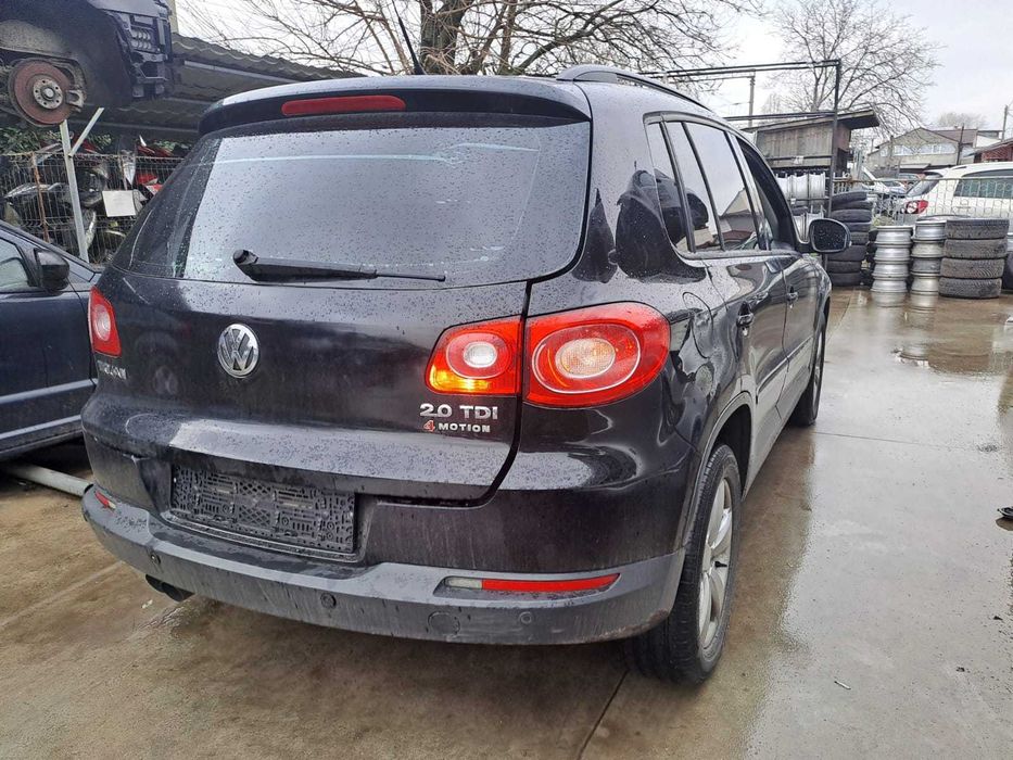 Dezmembrez Volkswagen Tiguan 2.0 TDi an 2008 cod motor CBA