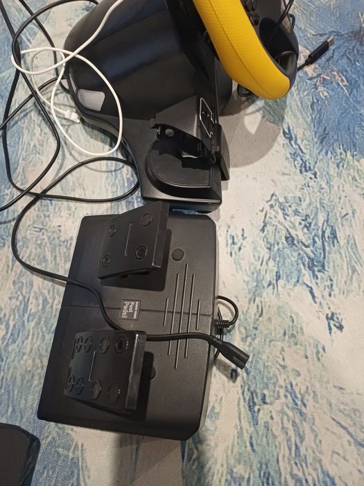 Se vinde PS 4+ volan gaming