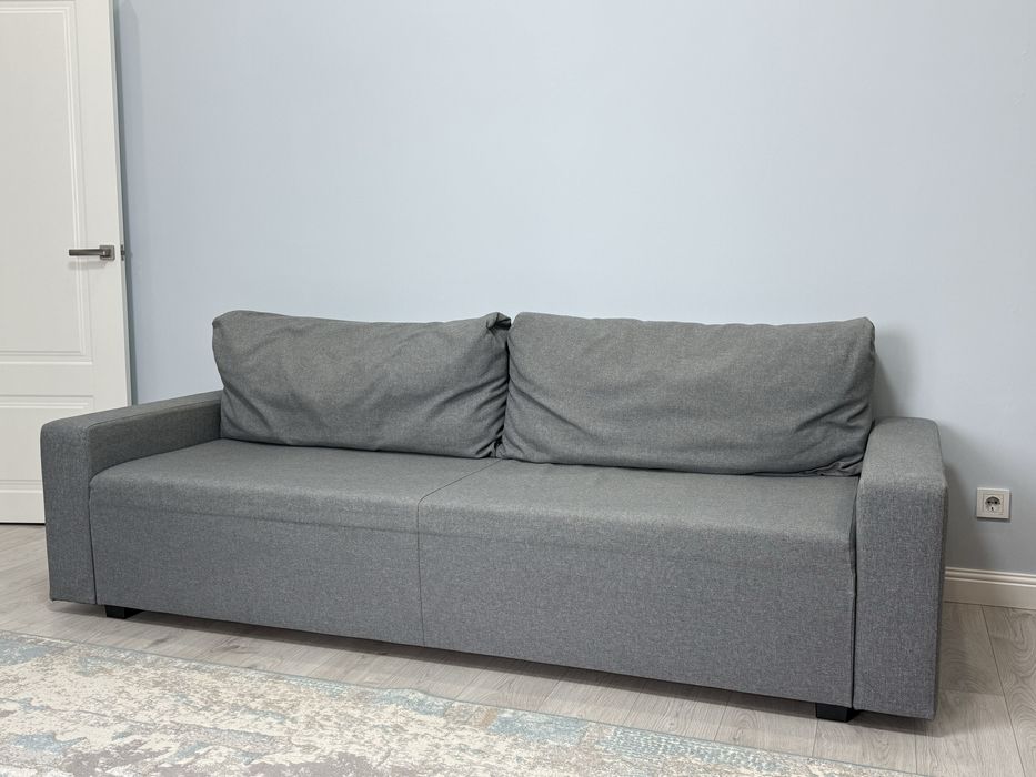 Диван IKEA в хорошем состоянии