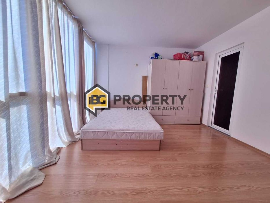 Просторен и светъл апартамент в Бяла