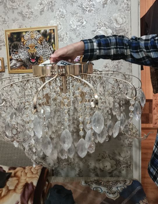 Продам люстру не дорого