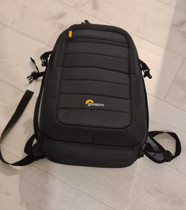 Fujifilm X-T2 + Obiectiv 18-55mm f/2.8-4 + Rucsac Lowepro Tahoe BP 150